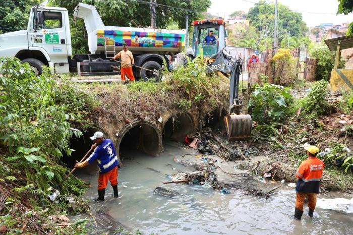Prefeitura de Manaus combate descarte irregular de lixo e atua na prevenção de alagações Prefeitura de Manaus combate descarte irregular de lixo e atua na prevenção de alagações
