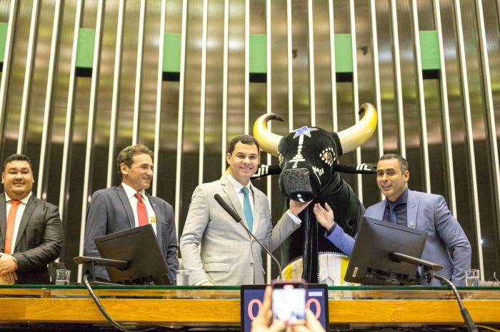 Saullo Vianna promove homenagem histórica ao Festival de Parintins na Câmara dos Deputados