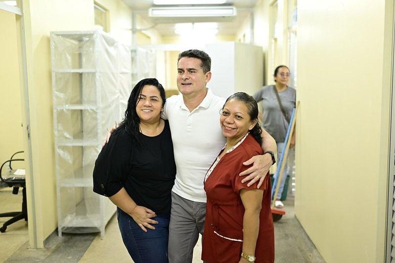 David Almeida realiza vistoria final de UBS Leonor de Freitas no bairro Compensa