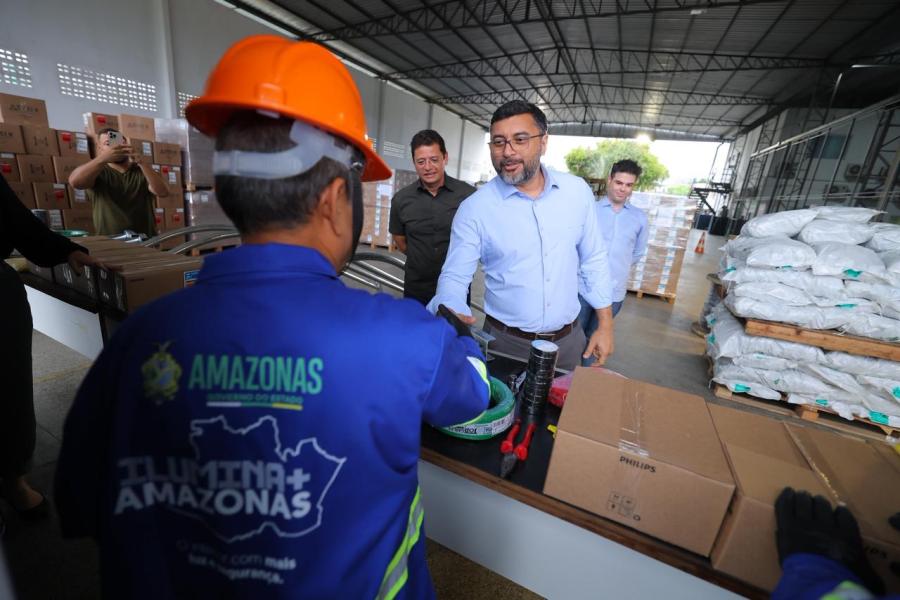 Wilson Lima supervisiona envio de tecnologia em LED a municípios do interior pelo programa Ilumina+ Amazonas