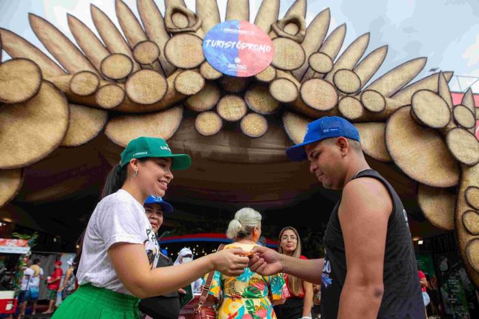 Amazonastur atua para fortalecer turismo no Festival de Parintins 2025