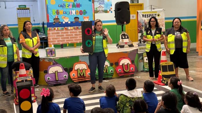 Prefeitura de Manaus realiza projeto ‘Oca vai à escola’ com alunos da zona Sul Prefeitura de Manaus realiza projeto ‘Oca vai à escola’ com alunos da zona Sul