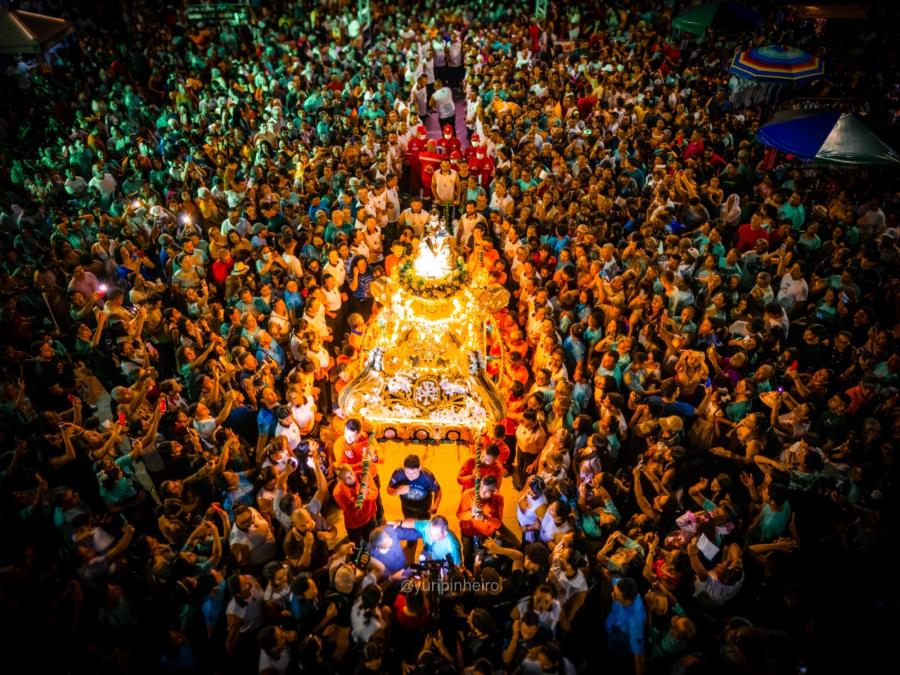 Procissão de Nossa Senhora do Carmo reúne multidão nas ruas de Parintins