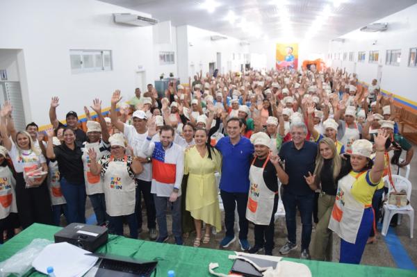 Mais de 200 manipuladores da merenda escolar participam de capacitação promovida pela Prefeitura de Parintins