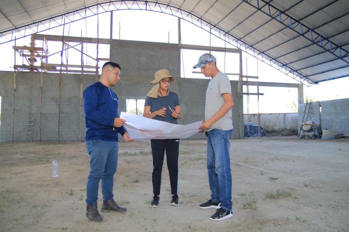 Obras do ginásio poliesportivo do Mocambo são vistoriadas pela prefeitura de Parintins Obras do ginásio poliesportivo do Mocambo são vistoriadas pela prefeitura de Parintins