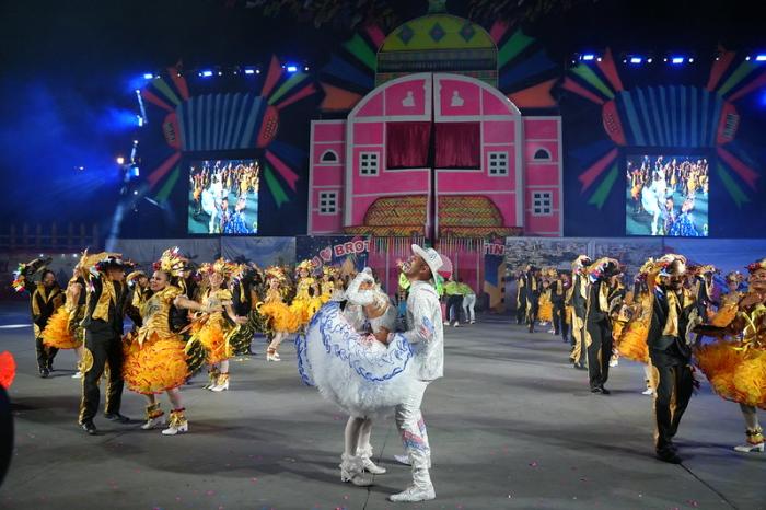 Noite de cultura e ancestralidade movimenta Festival Folclórico do Amazonas