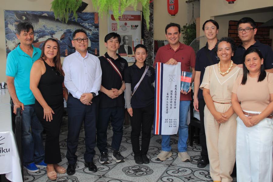 Mateus Assayag recepciona estudantes japoneses em intercâmbio na UBS fluvial de Parintins Mateus Assayag recepciona estudantes japoneses em intercâmbio na UBS fluvial de Parintins
