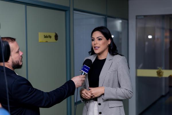 Mayra Dias destina R$ 300 mil à UEA de Maués e reforça apoio à educação