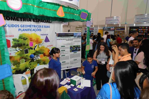 Escolas estaduais marcam presença no 15º Encontro Nacional de Matemática