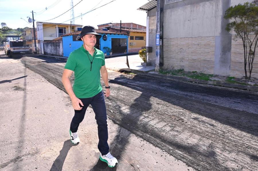 David Almeida vistoria obras no Galiléia e anuncia avanço do asfaltamento