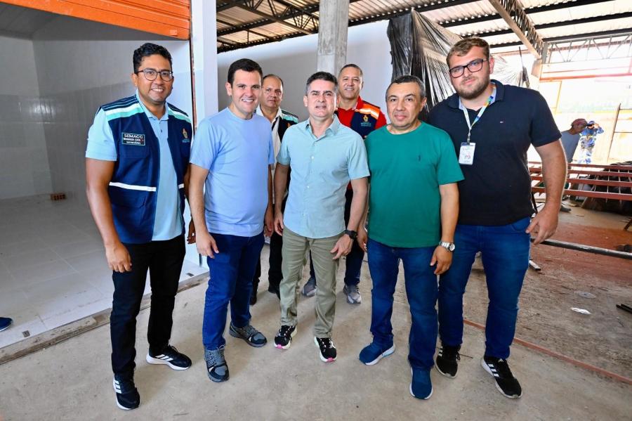 David Almeida inspeciona obras da feira Manaus Moderna