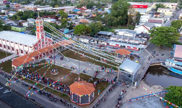Festa de Nossa Senhora do Bom Socorro começa em Barreirinha com fogos e café na praça