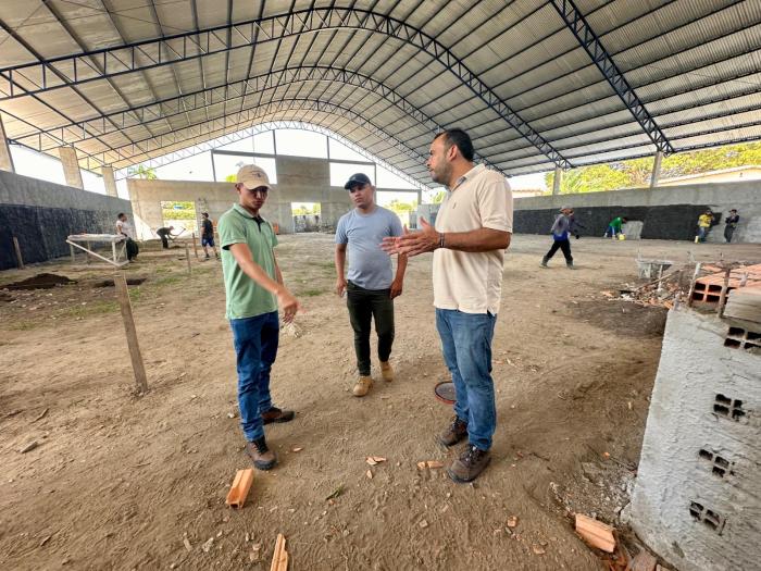 Prefeitura fiscaliza andamento de obras no Distrito do Mocambo Prefeitura fiscaliza andamento de obras no Distrito do Mocambo