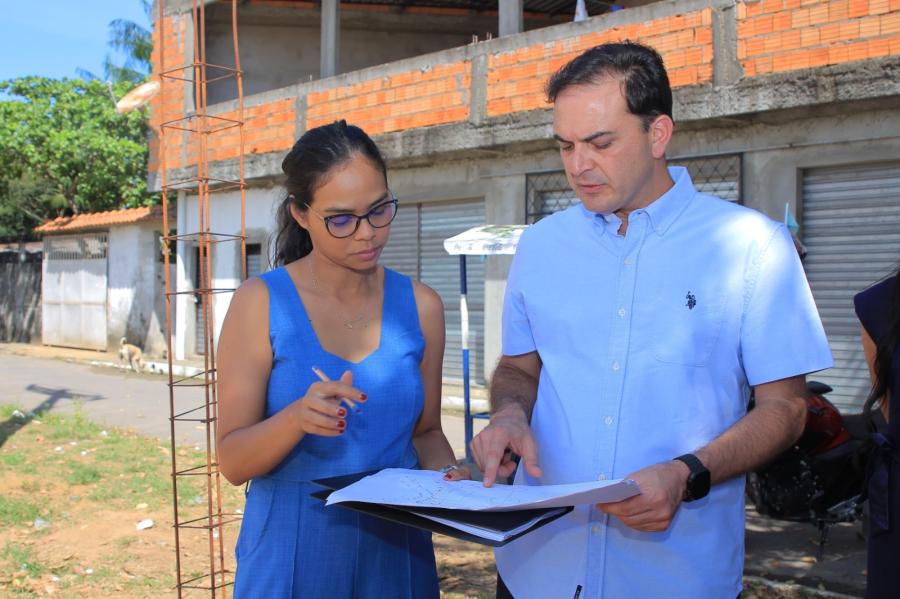 Em sete meses, Mateus Assayag transforma Parintins com mais de 20 obras entregues