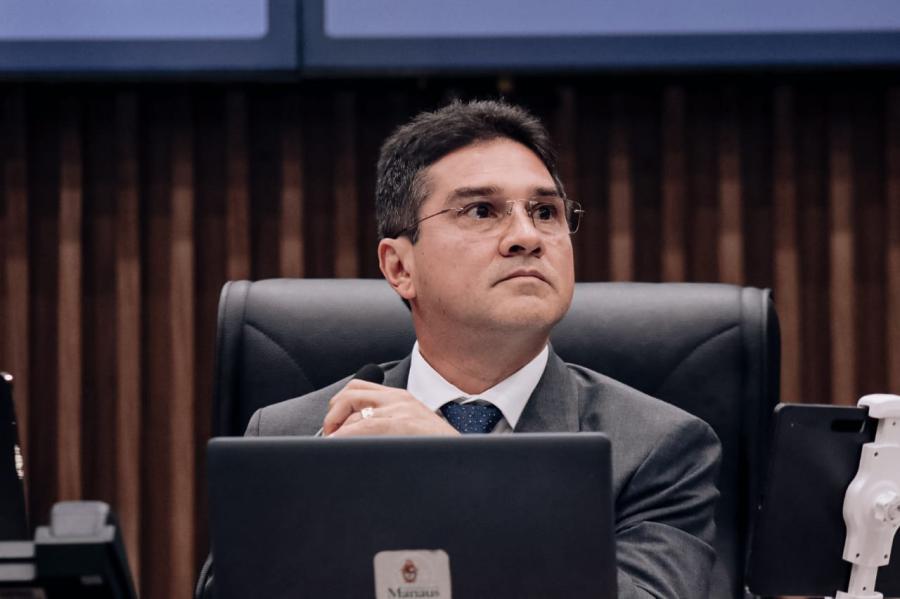 PL de Jander Lobato proíbe descarte irregular de pneus em via pública de Manaus