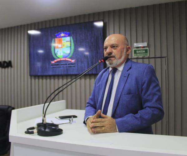 Cabo Linhares solicita implantação de sinalização horizontal em vias de Parintins