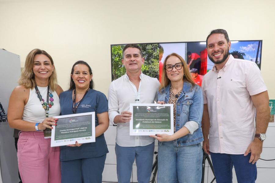 David Almeida apresenta modelo inovador de educação a delegações de 15 países