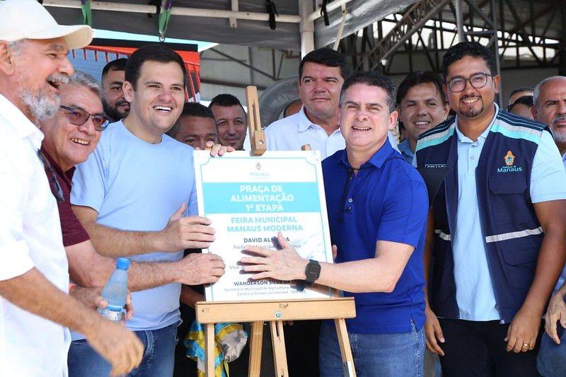 David Almeida entrega nova praça de alimentação da Manaus Moderna no Dia do Feirante