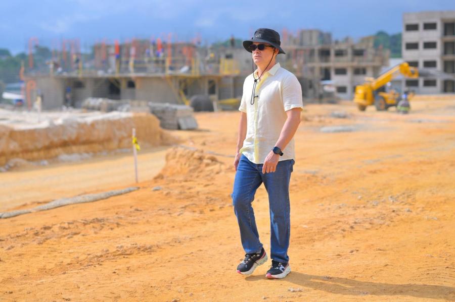 David Almeida destaca avanço das obras do residencial Mário Haddad, na avenida do Turismo