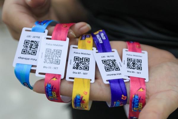 Justiça manda retirar do ar sites que vendiam pulseiras falsas