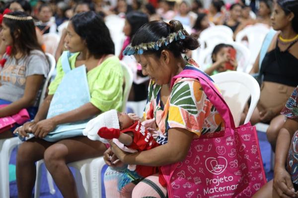 Mayra Dias propõe lei que assegura acesso à educação para mães solo no Amazonas