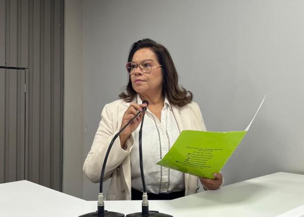 Márcia Baranda propõe programa de apoio psicológico a servidores públicos de Parintins
