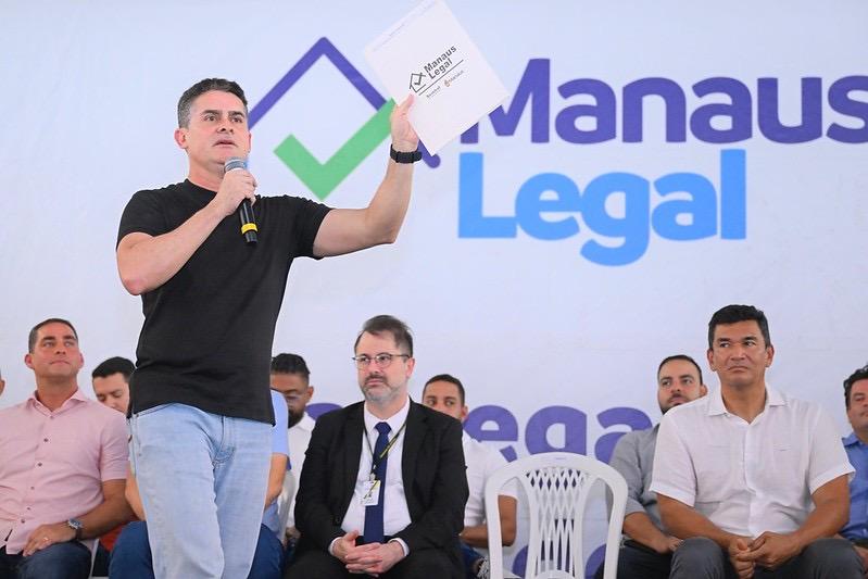 David Almeida faz entrega histórica no Morro da Liberdade e gestão supera 12 mil registros de imóveis