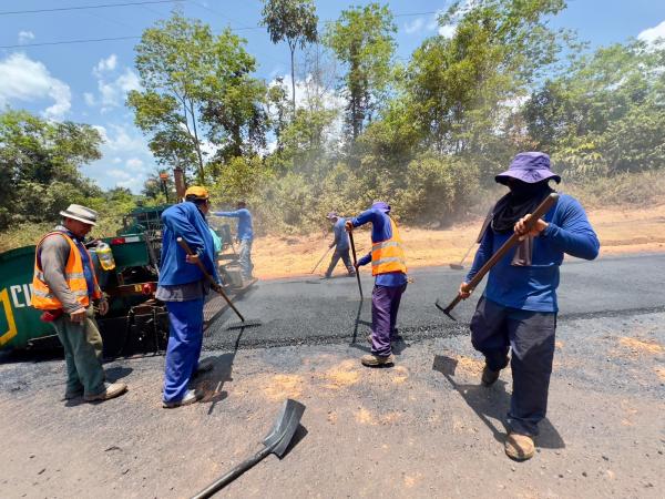 Pavimentação de estradas leva mais desenvolvimento à zona rural de Parintins