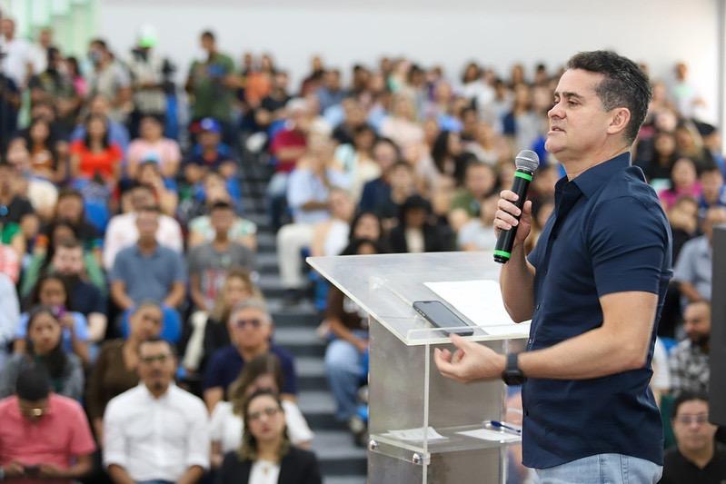 David Almeida lança edital do Bolsa Universidade 2026 com mais de 40 mil vagas