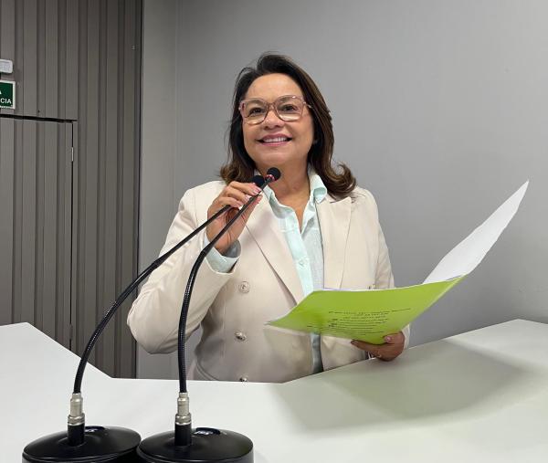 Márcia Baranda solicita atendimento de reumatologia para a população de Parintins