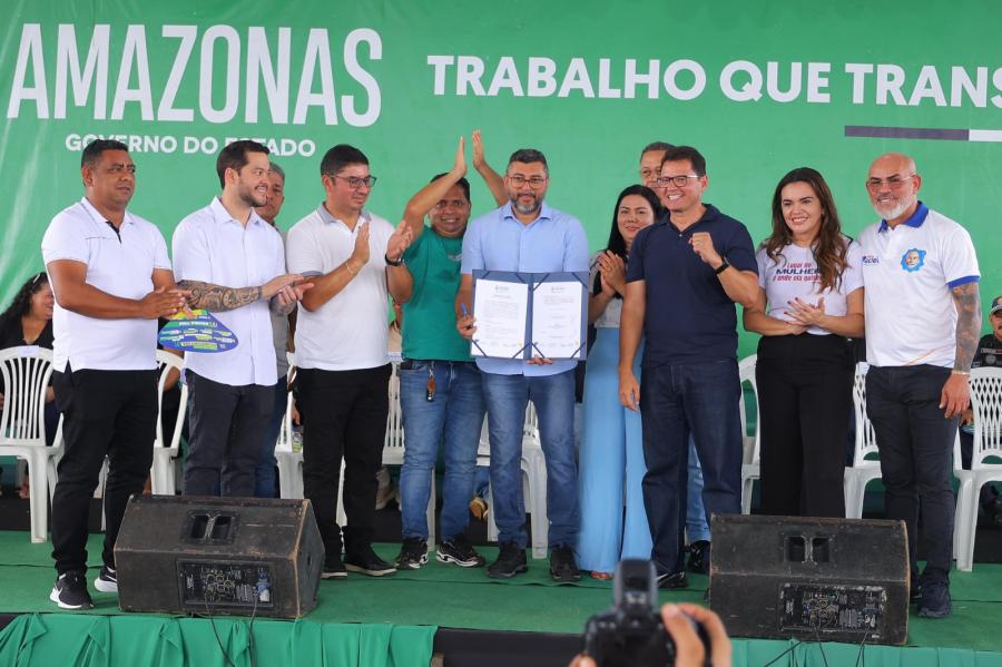 Em Urucurituba, Wilson Lima anuncia obras de recuperação viária e inaugura iluminação de LED Em Urucurituba, Wilson Lima anuncia obras de recuperação viária e inaugura iluminação de LED