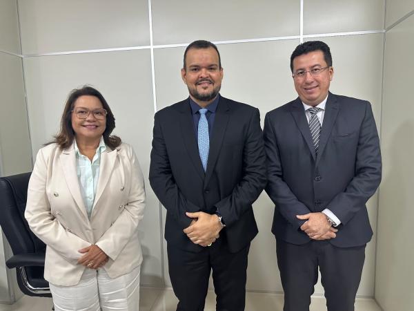 Márcia Baranda reforça compromisso com direitos de crianças, jovens e idosos em reunião da CDHCAJI
