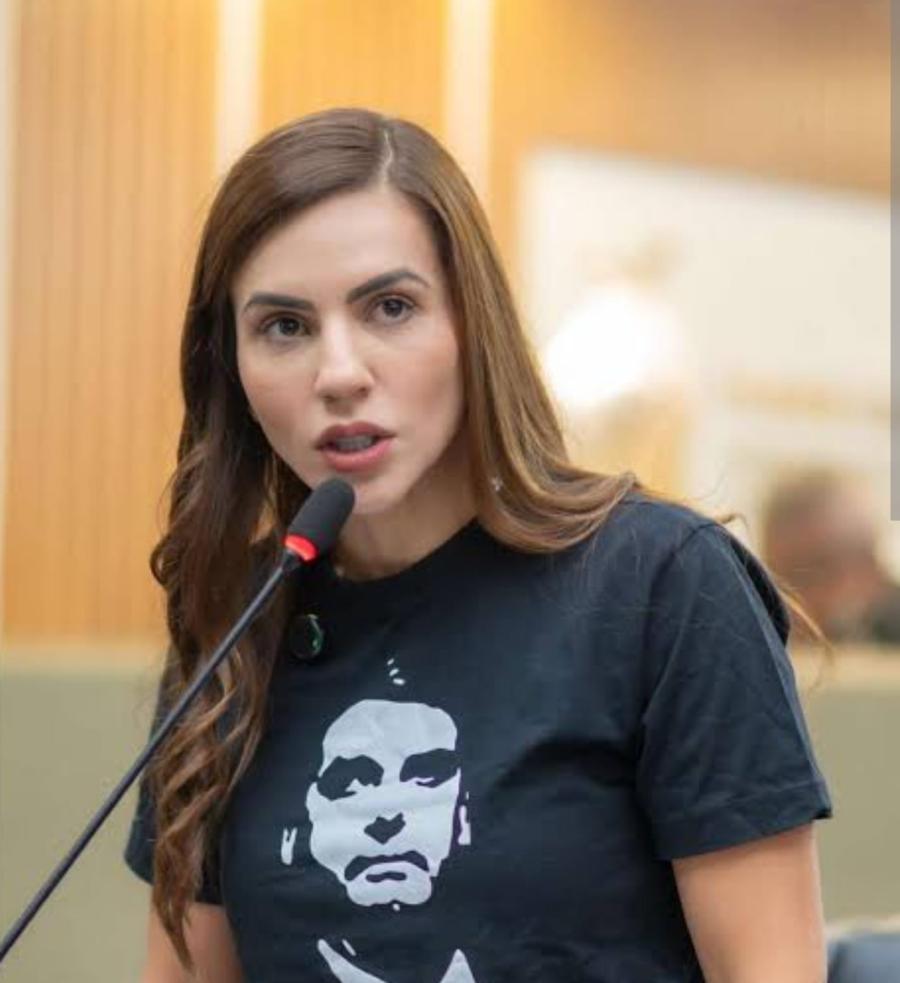 Fã de Bolsonaro, deputada do Amazonas apresenta projeto de censura a artistas