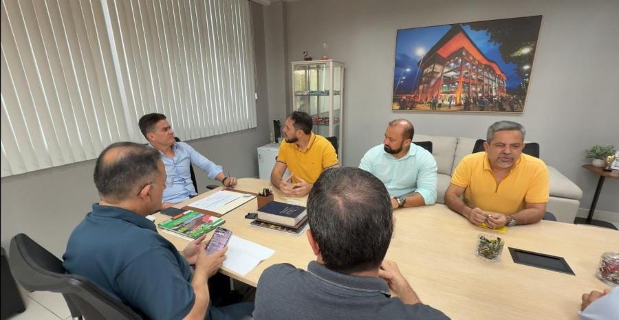 David Almeida anuncia concurso da Semed com mais de mil vagas e banca organizadora