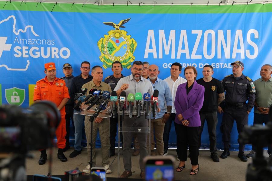 Wilson Lima entrega viaturas e lanchas blindadas e ressalta apreensão recorde de drogas