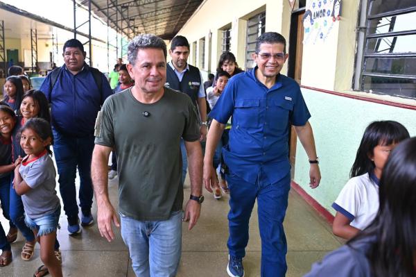 Tadeu de Souza faz entregas para ampliar acesso ao esporte em comunidade de São Gabriel da Cachoeira