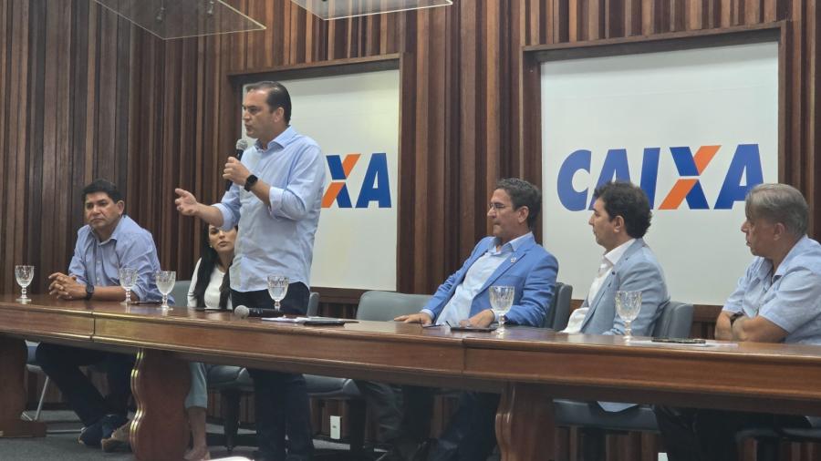 Mateus Assayag garante passo decisivo para implantação da Policlínica Regional de Parintins Mateus Assayag garante passo decisivo para implantação da Policlínica Regional de Parintins