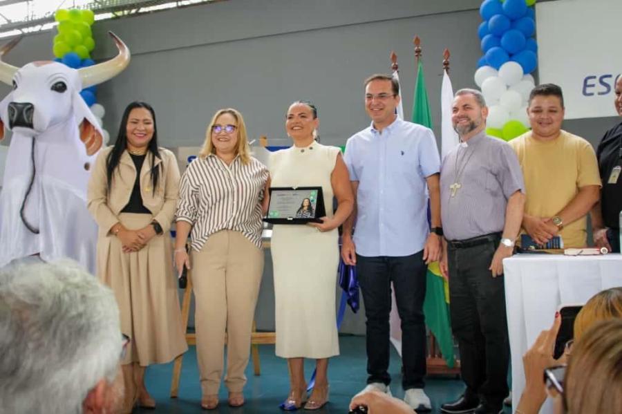 Quadra do SESI em Parintins recebe o nome da vice-prefeita Vanessa Gonçalves em homenagem emocionante