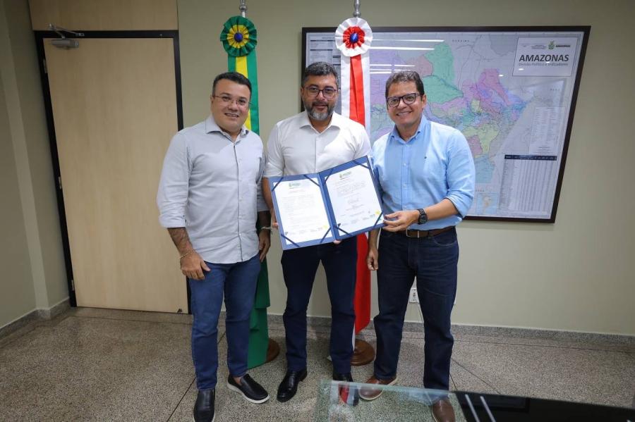 Wilson Lima autoriza início das obras de pavimentação em Barreirinha