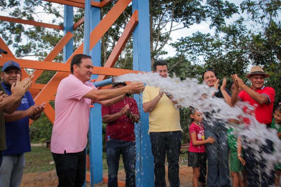 Mateus Assayag abre maratona de inaugurações com água na zona rural de Parintins