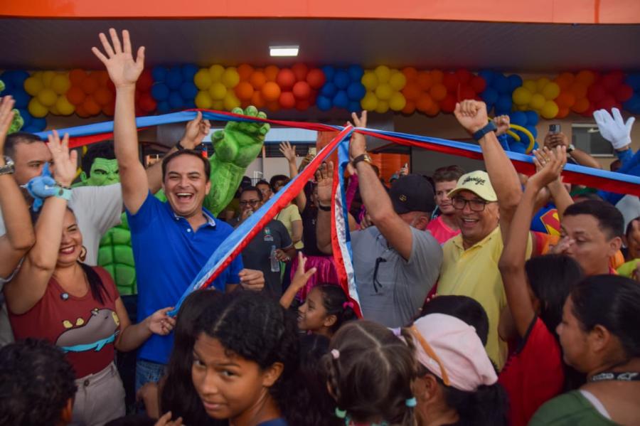 Mateus e Vanessa entregam Cidade da Criança na Vila Amazônia