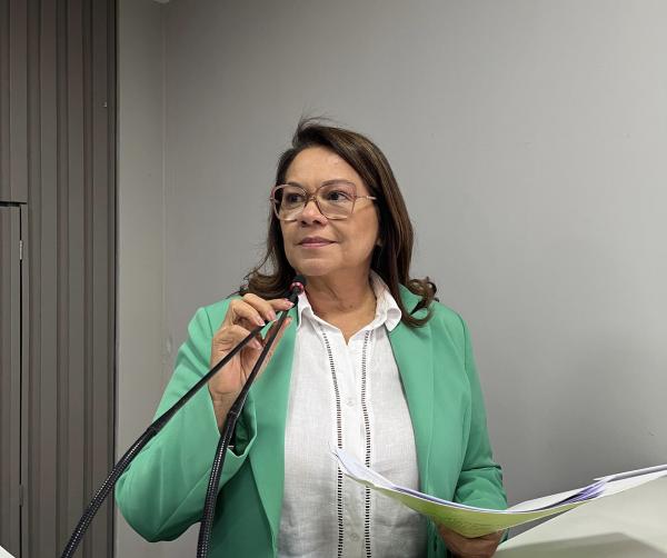 Márcia Baranda propõe contratação de proctologista para reforçar atendimento em Parintins