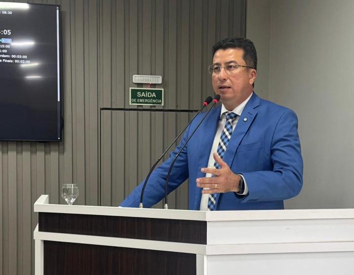 Fábio Cardoso propõe reforma na UBS Tia Leó e presta homenagem à UBS Aldrin Verçosa Fábio Cardoso propõe reforma na UBS Tia Leó e presta homenagem à UBS Aldrin Verçosa