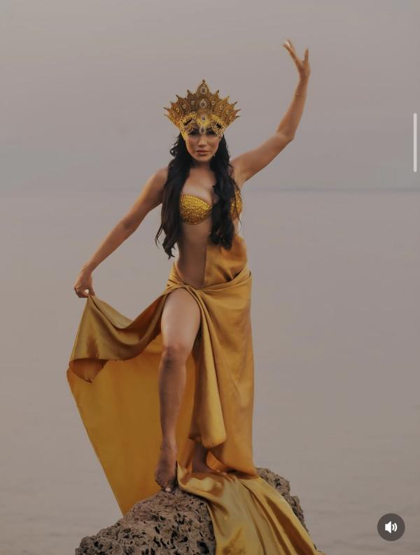 Livia Christina resplandece como Rainha do Folclore do Boi Garantido