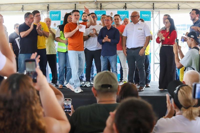 David Almeida moderniza transporte complementar com frota acessível e sustentável em Manaus