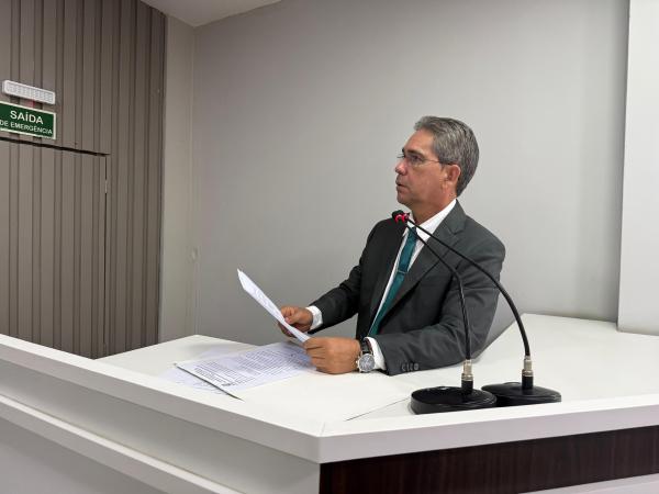 Julvan Medeiros apresenta emendas impositivas voltadas à saúde e ao ensino rural em Parintins