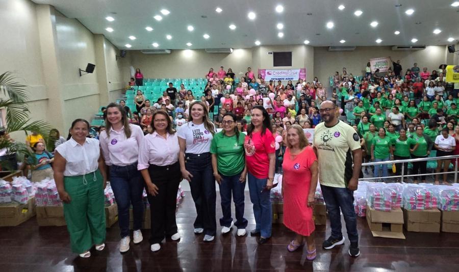 Ação do Governo do Amazonas e Alessandra Campelo para mulheres lota auditório de Parintins