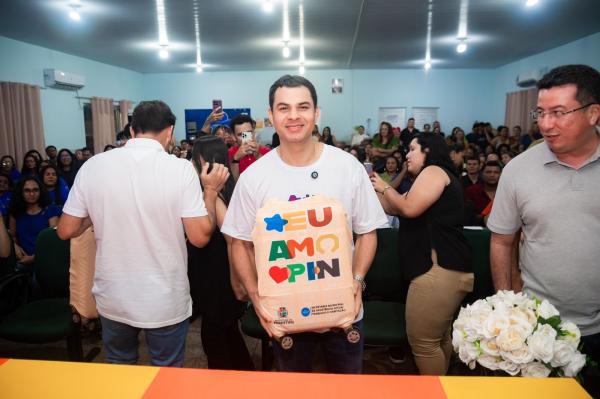 Saullo Vianna reforça compromisso com empregabilidade em Parintins e prestigia final do campeonato de futebol