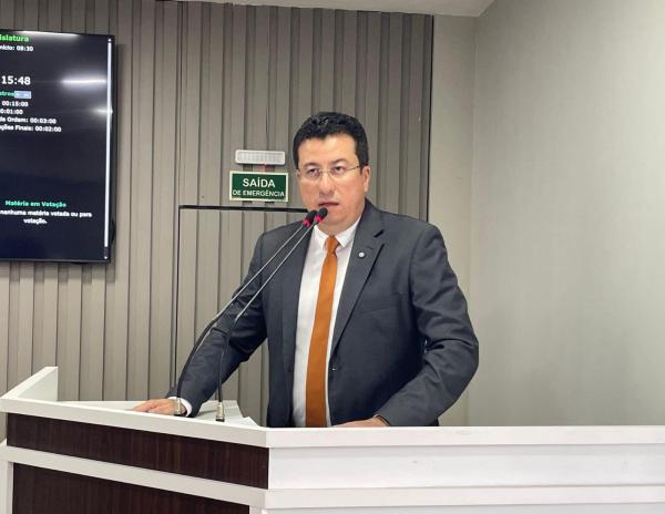Fábio Cardoso apresenta três Indicações com foco em saúde e gestão administrativa em Parintins