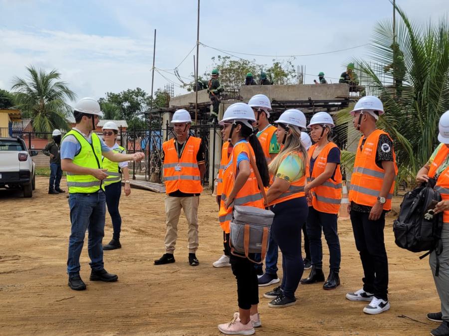 Acadêmicos da UEA visitam obras do Prosai Parintins
